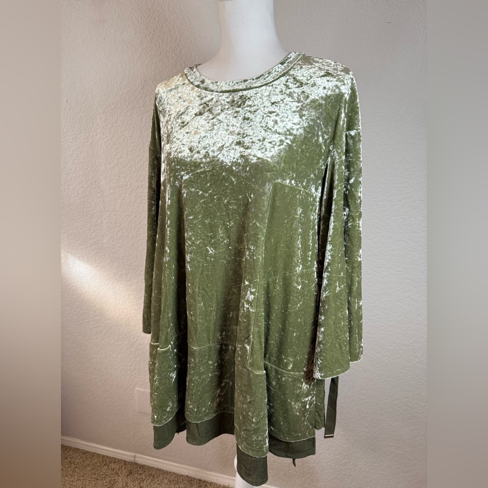Hot as Hell Green Crushed Velvet‎ Bell Sleeve City Mini Dress NWT. XS